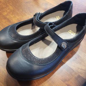 BRAND NEW!!!! SAS Mary Jane black shoes loafers sparkle. 11W. No box.